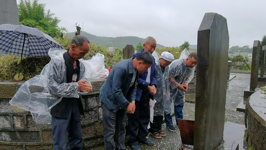 遥望家乡71年,安葬在吉卫革命烈士陵园的烈士刘万发终于等来了亲人