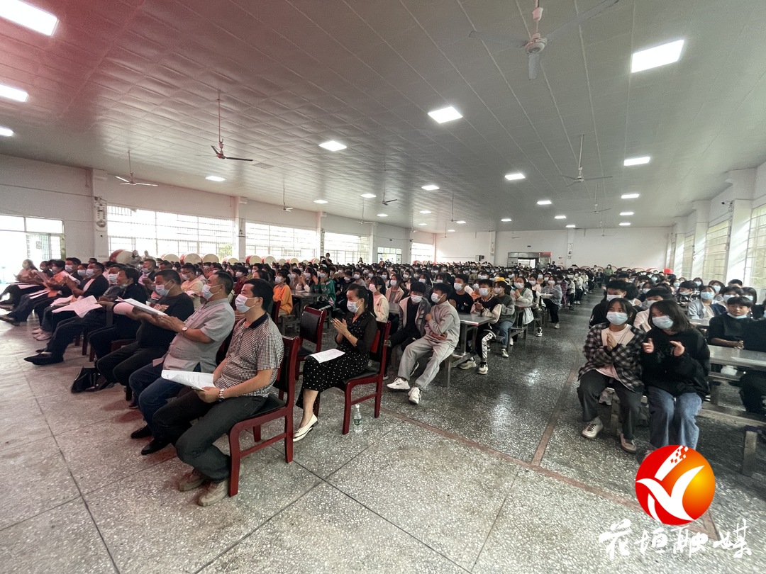 麻栗场镇“小手牵大手”人居环境整治百日攻坚行动正式启动