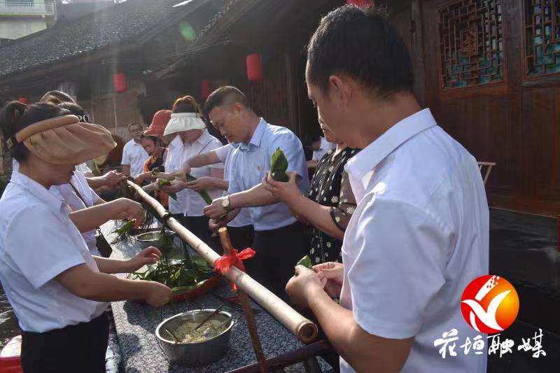 花垣产业开发区走进十八洞开展“情浓端午·传承文化”党性教育活动