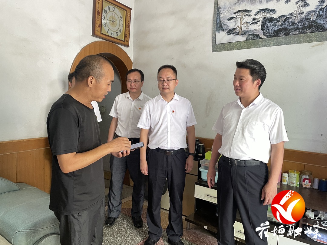 廖良辉参加“八一”走访慰问活动