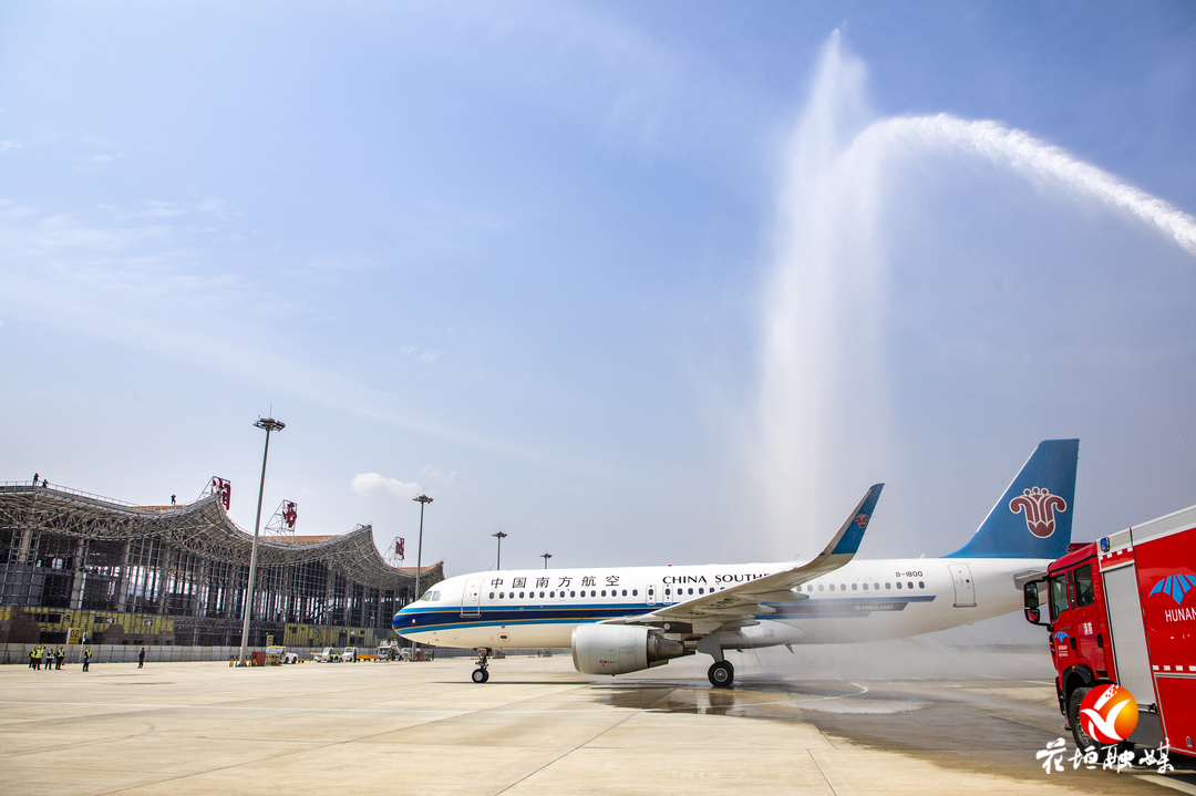 湘西边城机场成功试飞