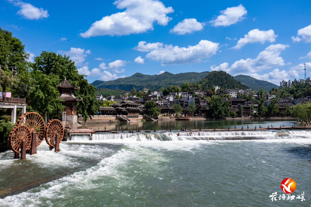 国家5a级景区十八洞,1个国家湿地公园古苗河,1个国家4a级景区边城茶峒