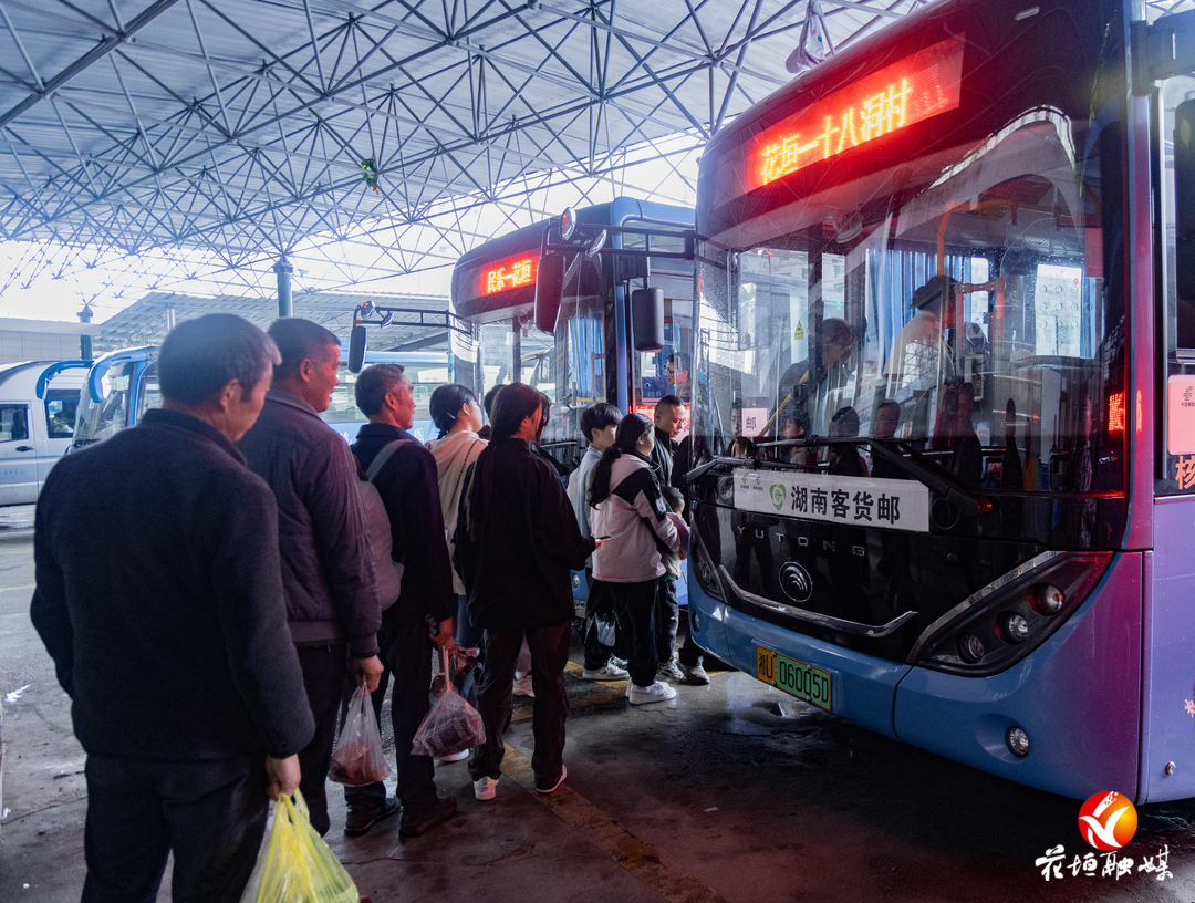 “五一”假期第三天 花垣城南汽车站累计发送旅客2万余人次