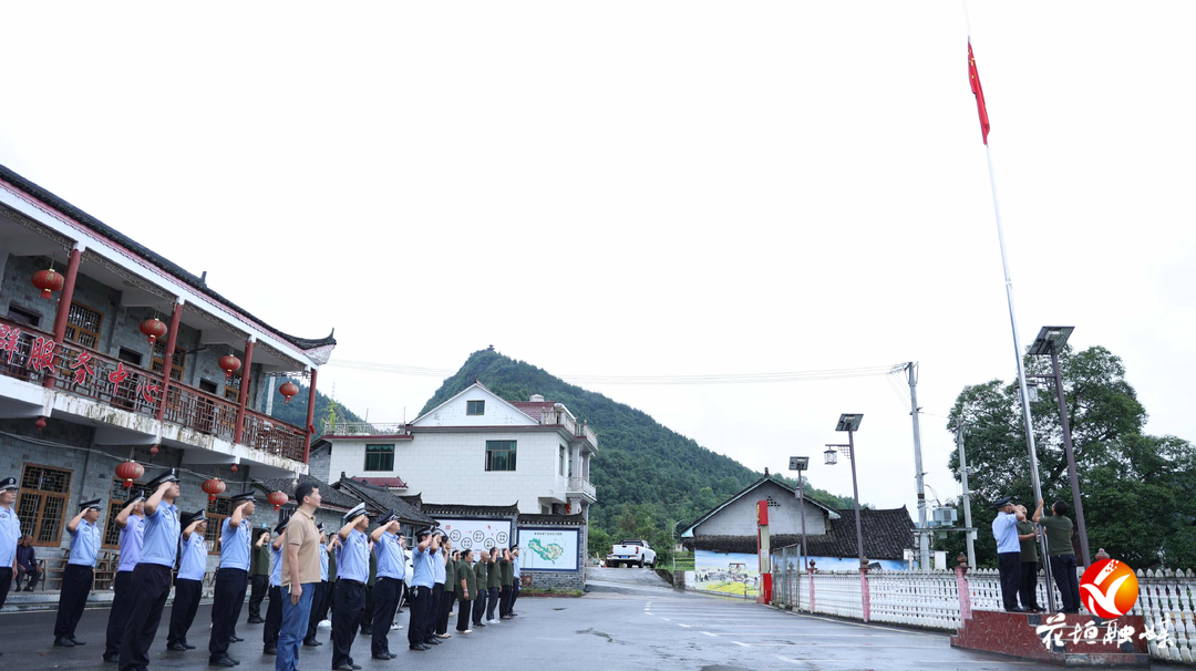 麻栗場鎮(zhèn)沙科村聯(lián)合麻栗場派出所開展慶“八一”活動