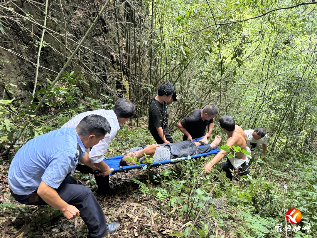 突發(fā)！男子進山不慎摔傷！花垣公安“警”急救助