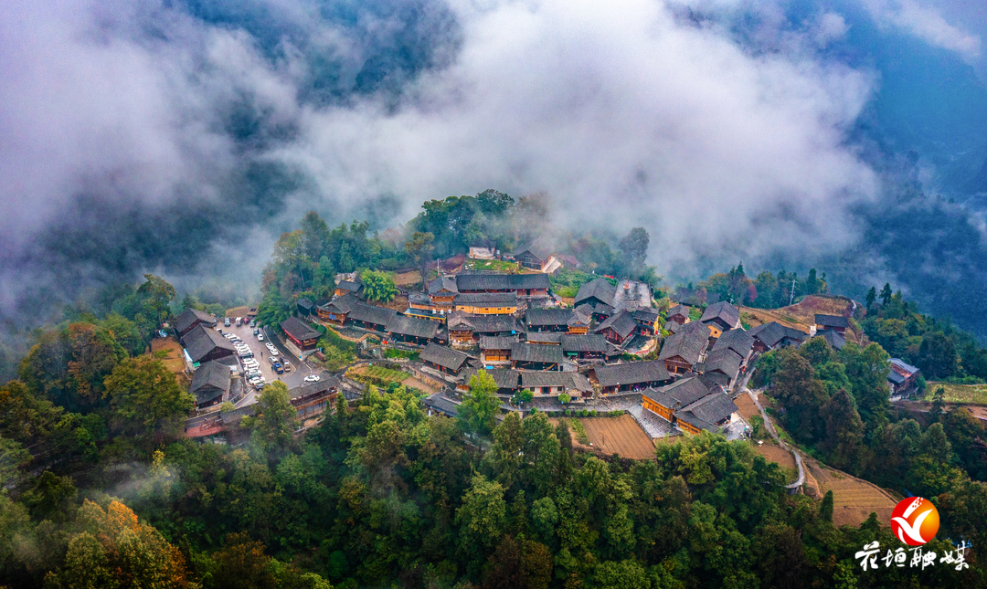 十八洞村：“山門”大開  向世界展示中國(guó)鄉(xiāng)村振興新圖景