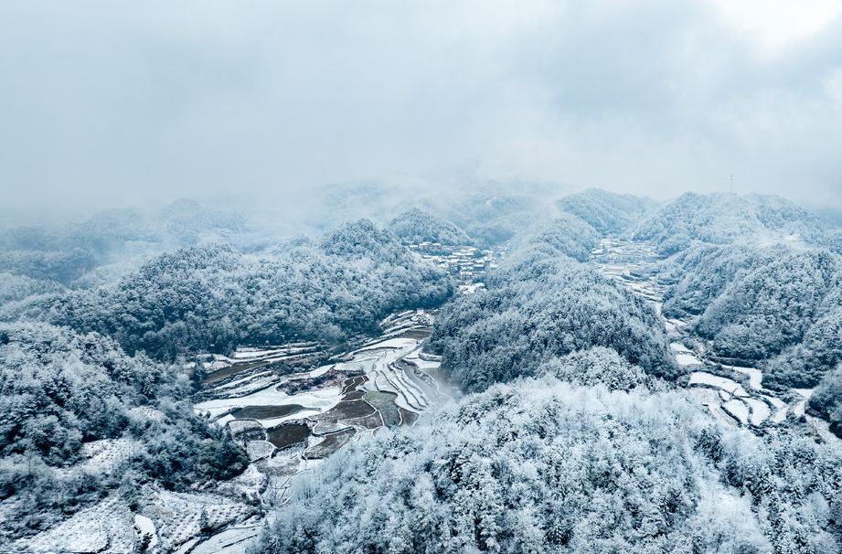 花垣县：山川覆雪，冬日别样美