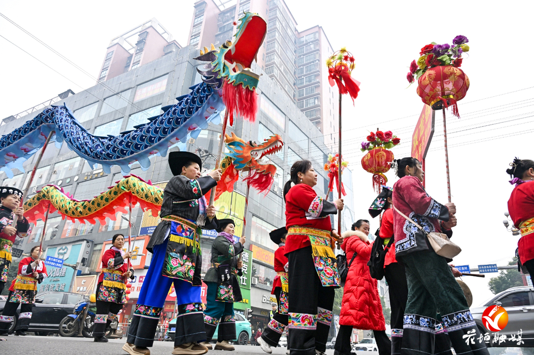 大年初一 花垣民俗巡游“闹”新春