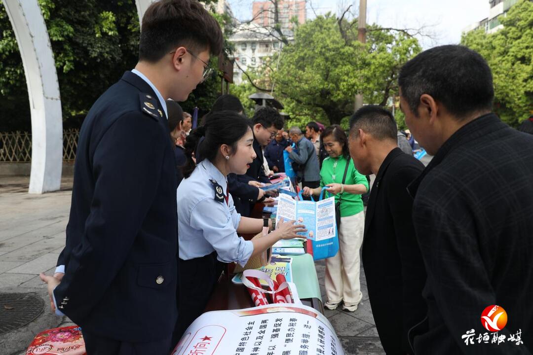 花垣县税务局开展“春风惠民 法治护航”主题宣传活动