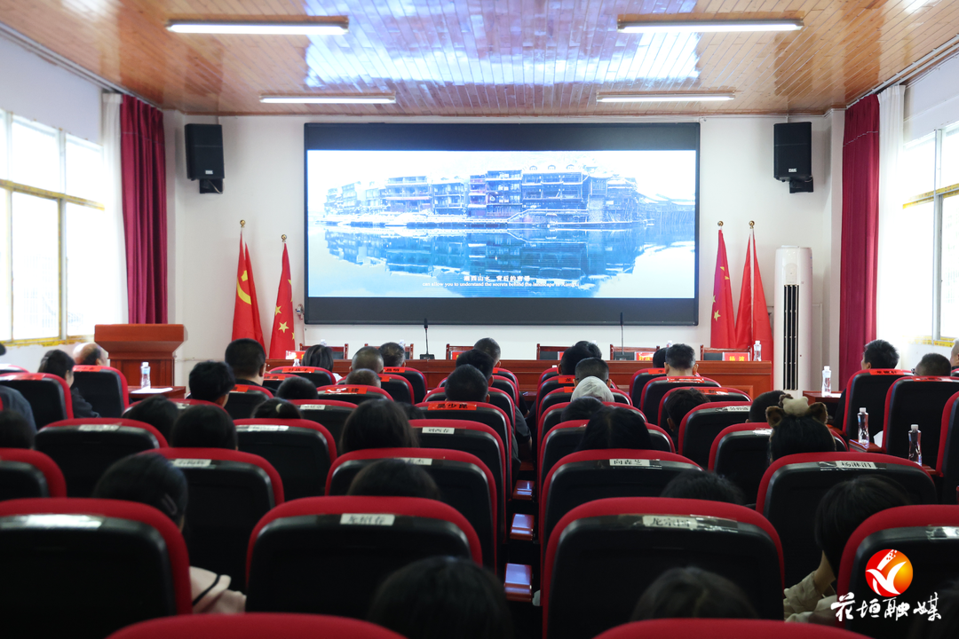 湘西州世界地质公园到双龙镇排碧学校开展校园科普活动