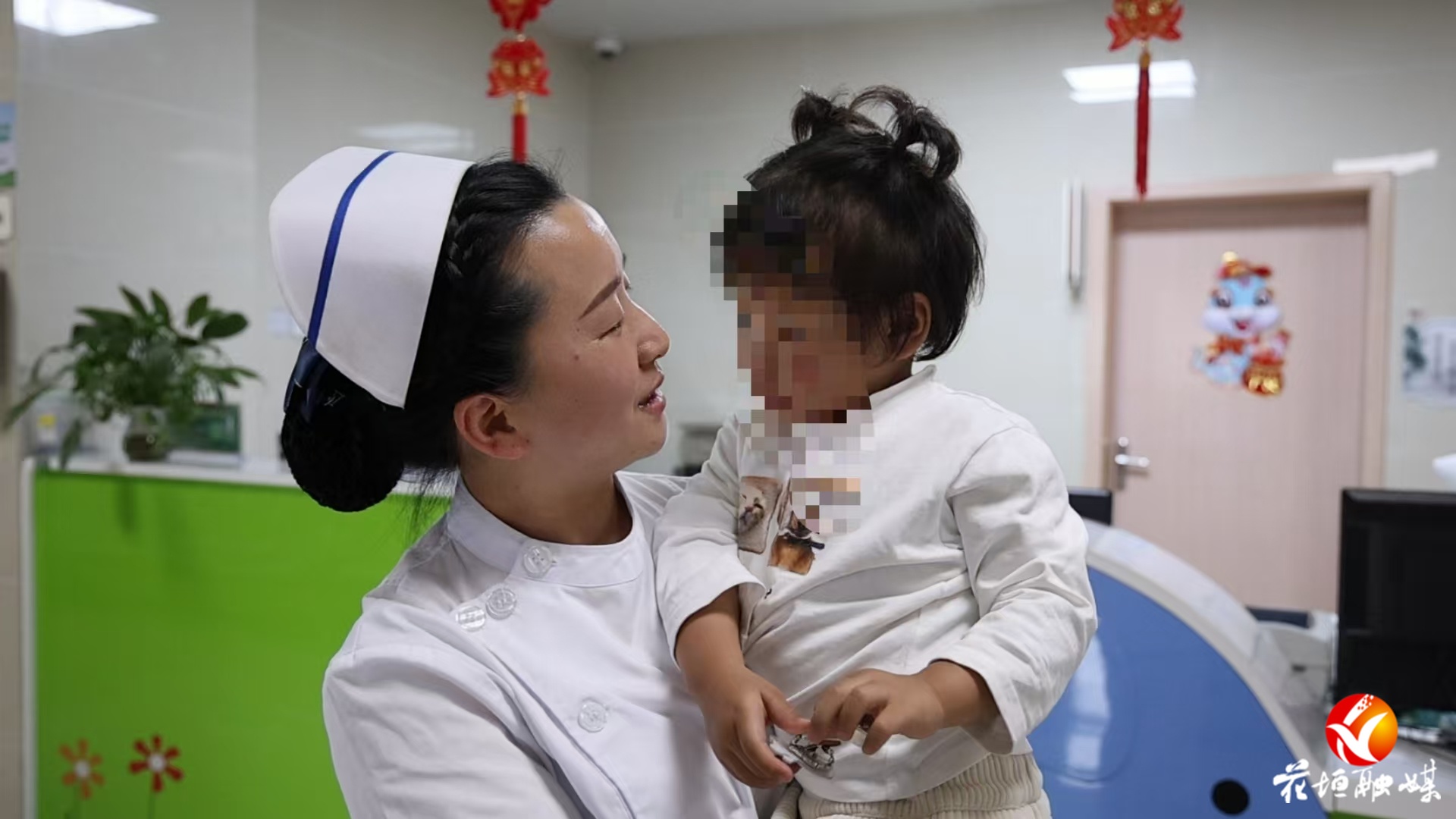 【致敬白衣天使】彭月君：坚守护理一线十七载 指尖传医术 推拿护幼儿