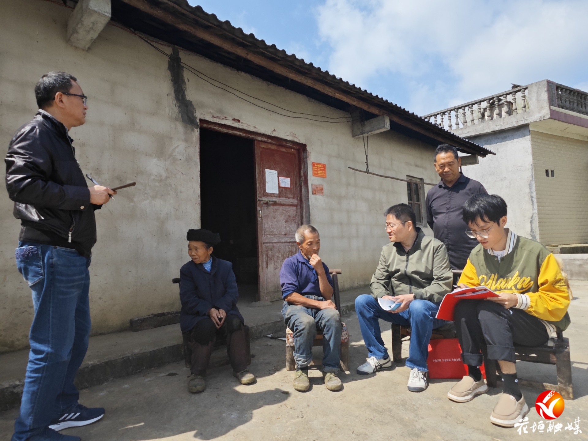 党旗如虹践初心 ——国家税务总局湖南省税务局助力花垣县紫霞村推进乡村振兴走笔