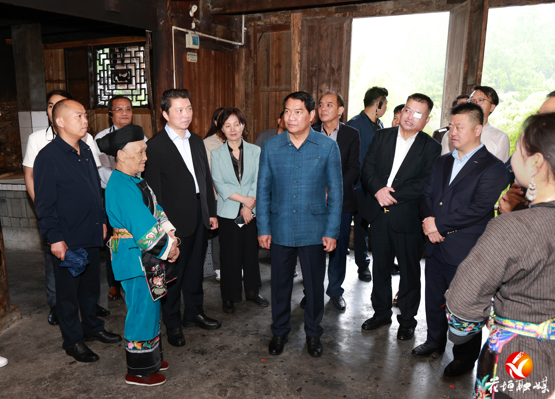 老挝代表团到十八洞村考察