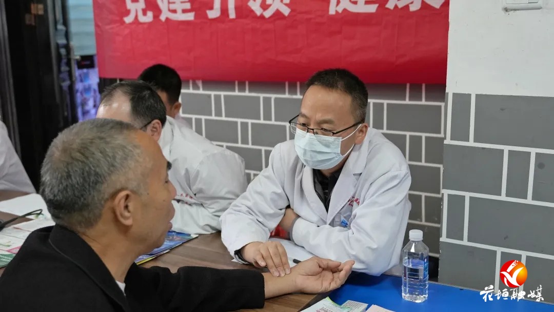 “义诊+教学”双管齐下！花垣县人民医院总医院：巡回医疗让医共体优质资源“活起来”