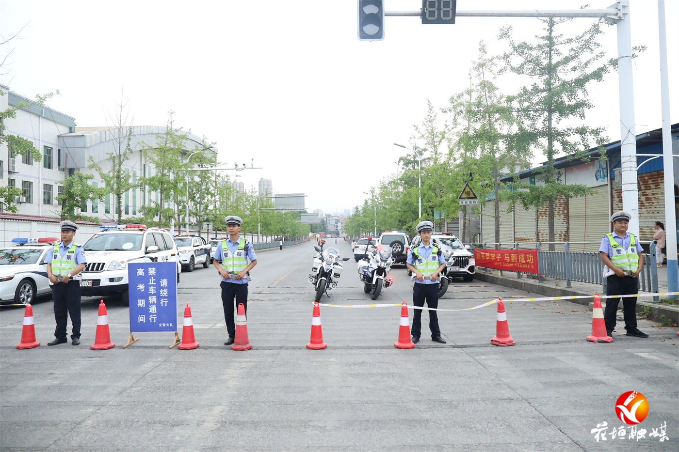 护航高考 交警同行 | 花垣公安交警全面开启高考“护航”模式