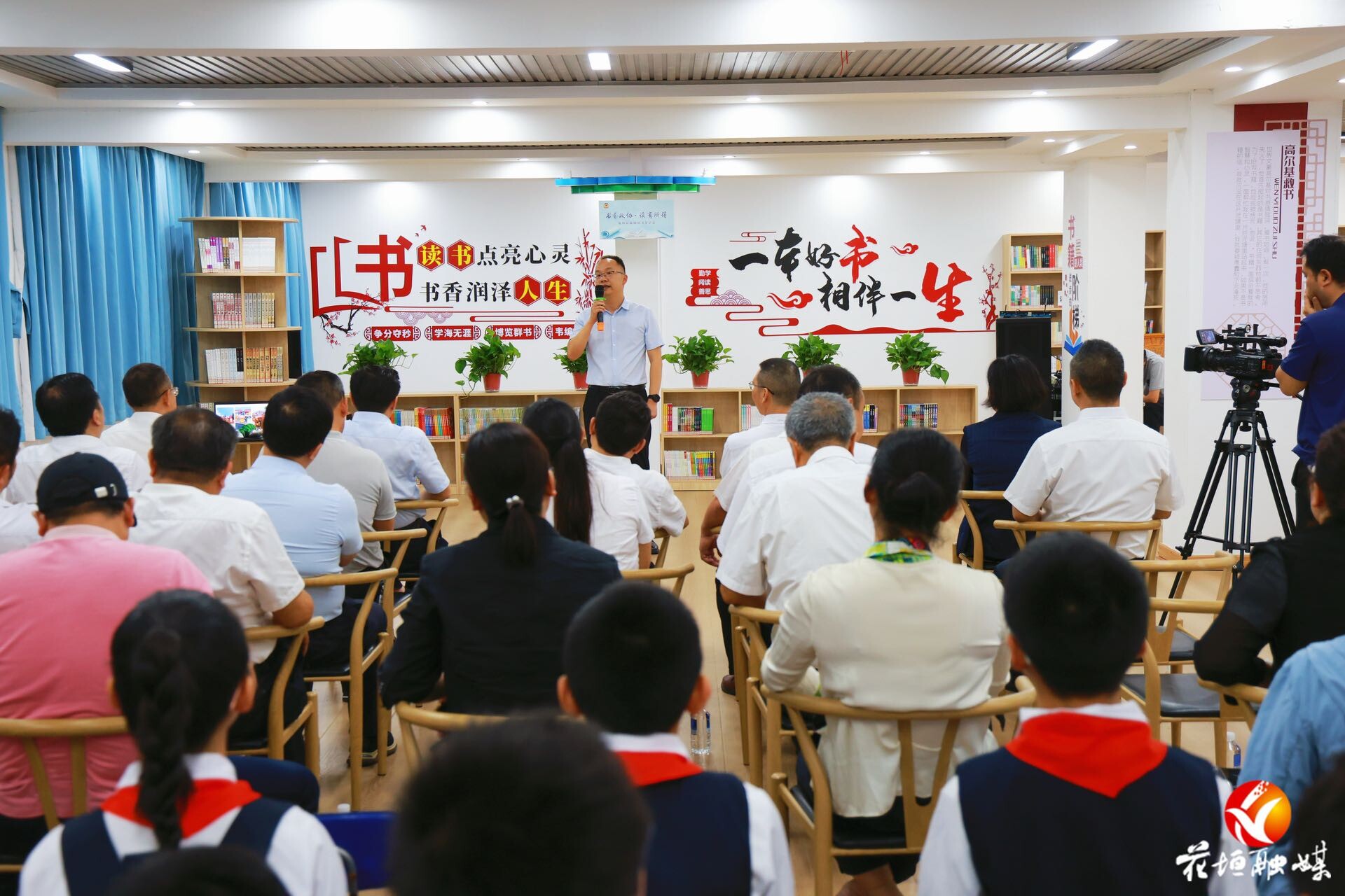 花垣县举行“书香政协·读有所得”读书会