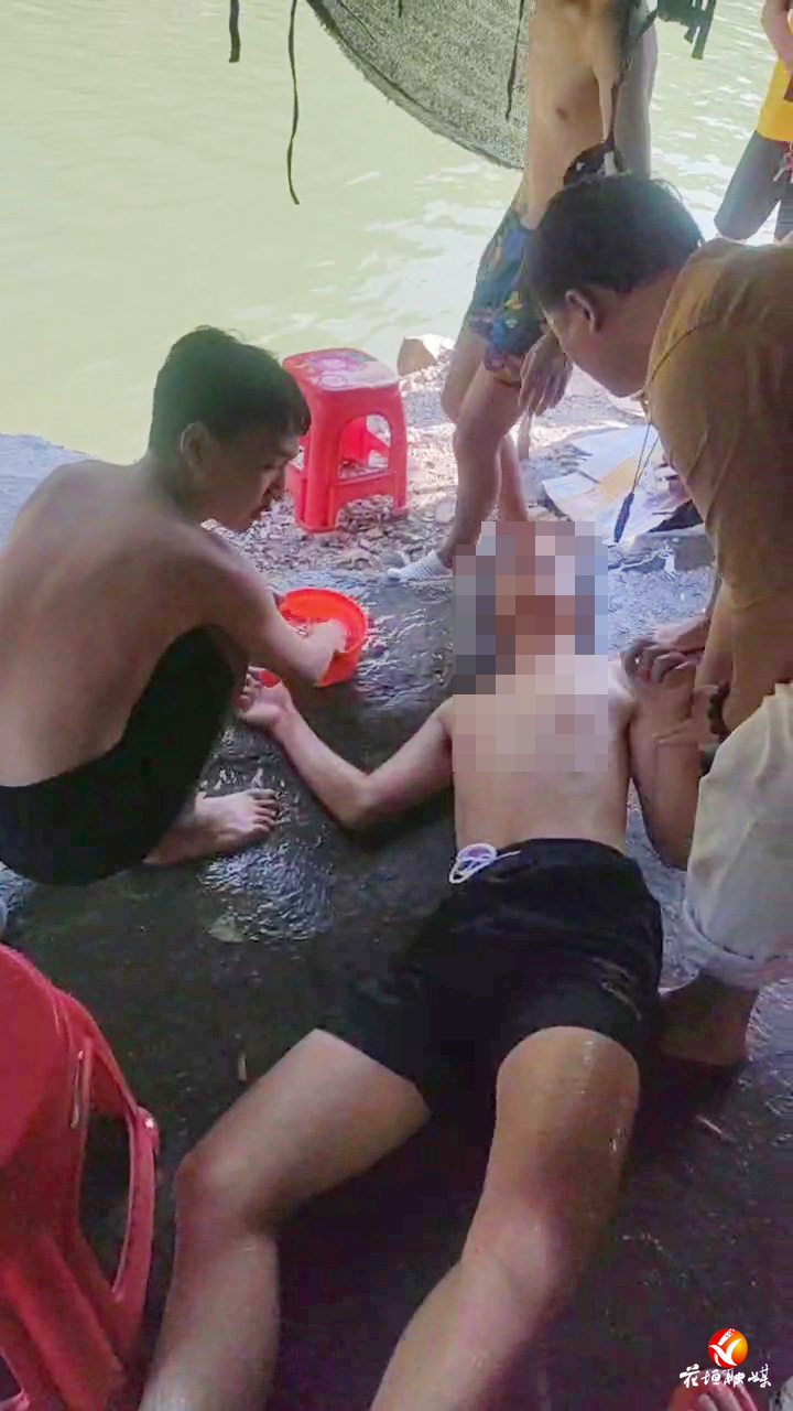 花垣龍云浩3次下潛河底勇救溺水昏迷人