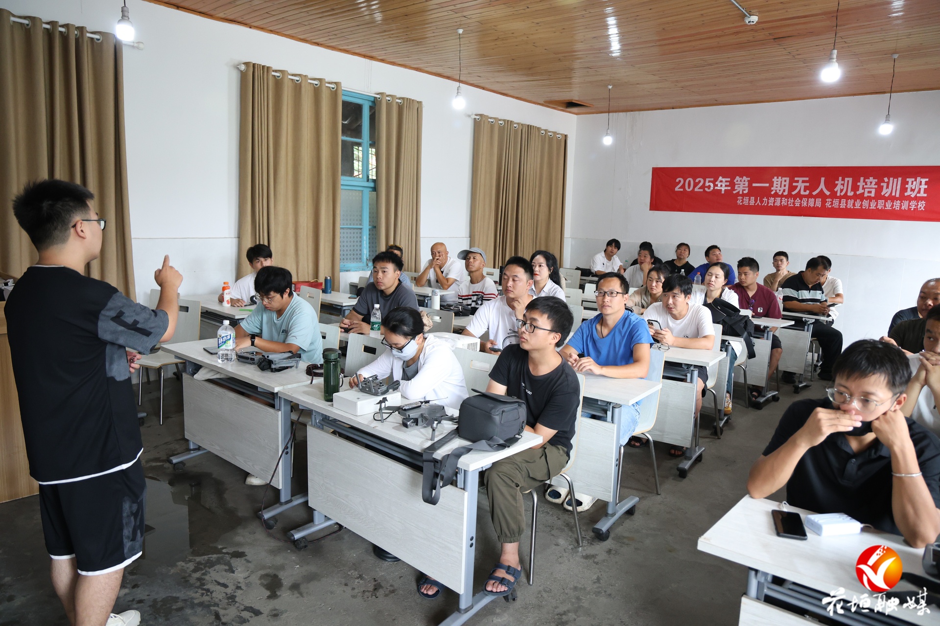 花垣縣2025年無人機培訓班圓滿結業(yè)
