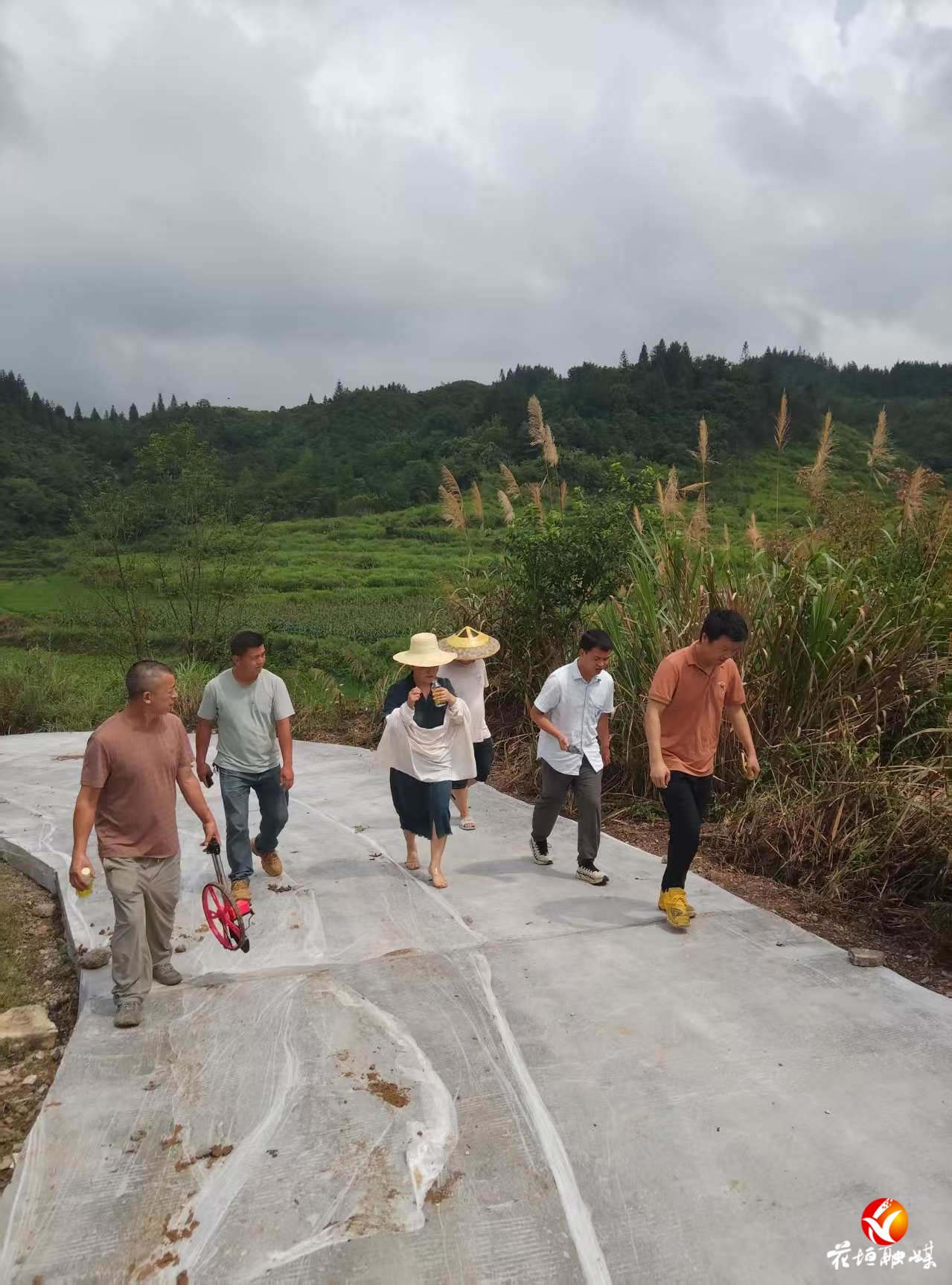 長樂鄉(xiāng)桃花村：800米產業(yè)路硬化完成 民生實事暖民心