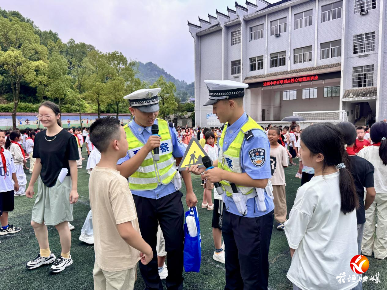 花垣公安：交通安全“開(kāi)學(xué)第一課”開(kāi)講啦！