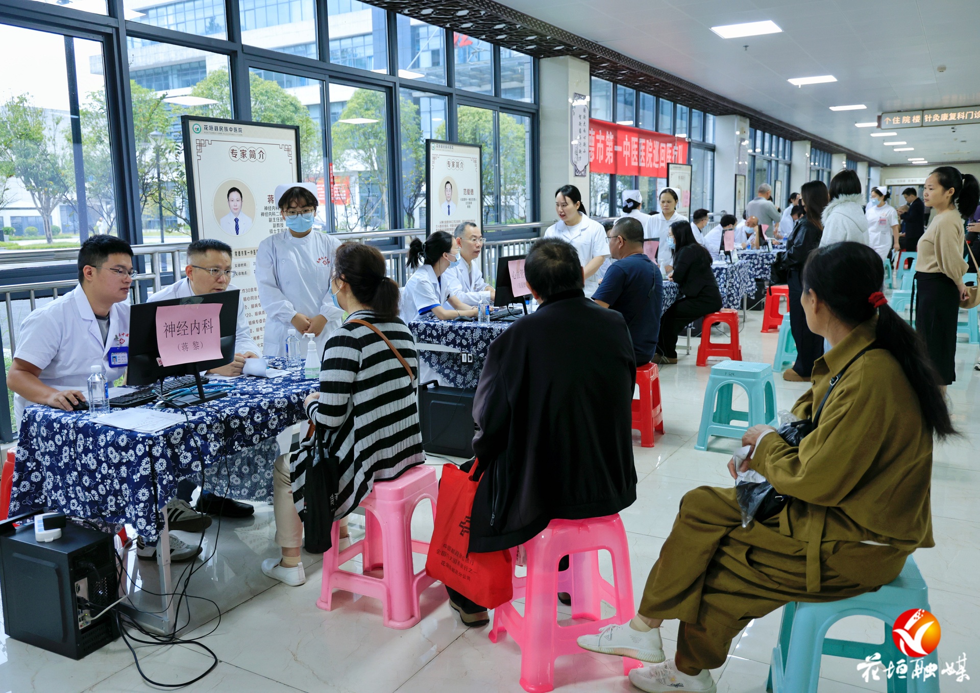 常德市第一中医医院走进花垣县民族中医院开展义诊活动