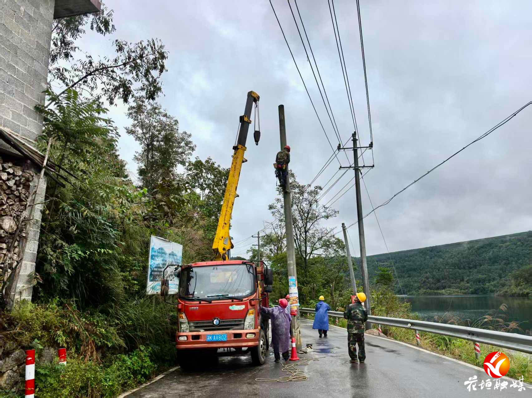 协商在一线︱花垣：道路中间电杆被移除，村民出行更安心