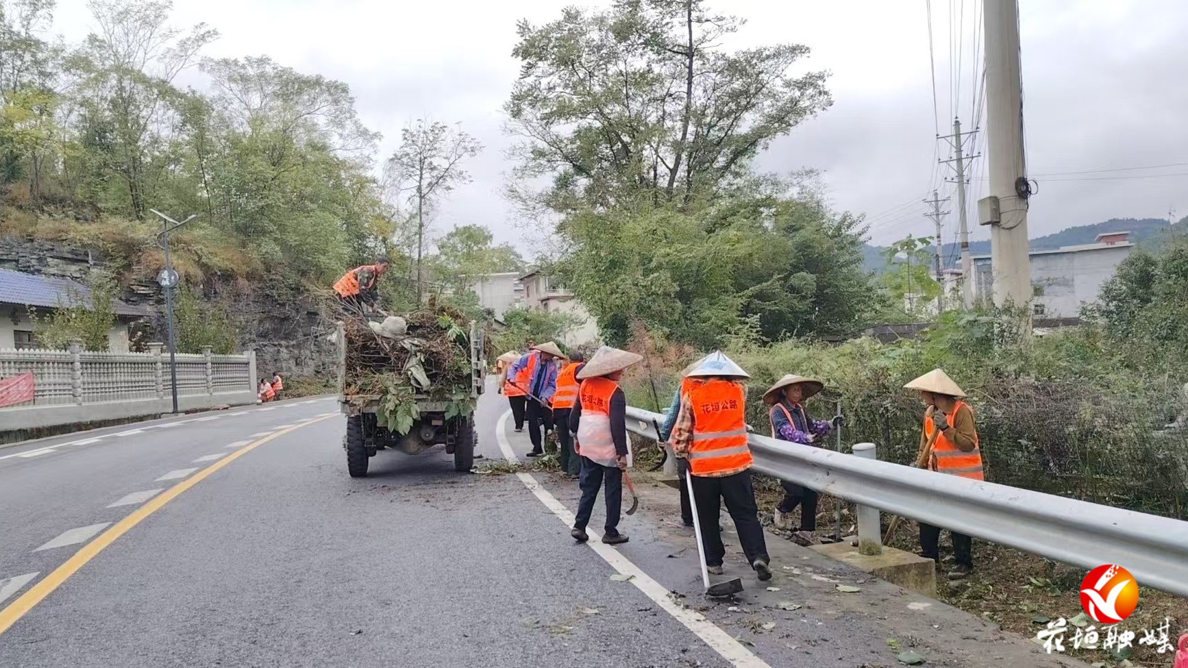 花垣县公路建设养护中心：精细化养护发力 促进国道品质颜值双提升