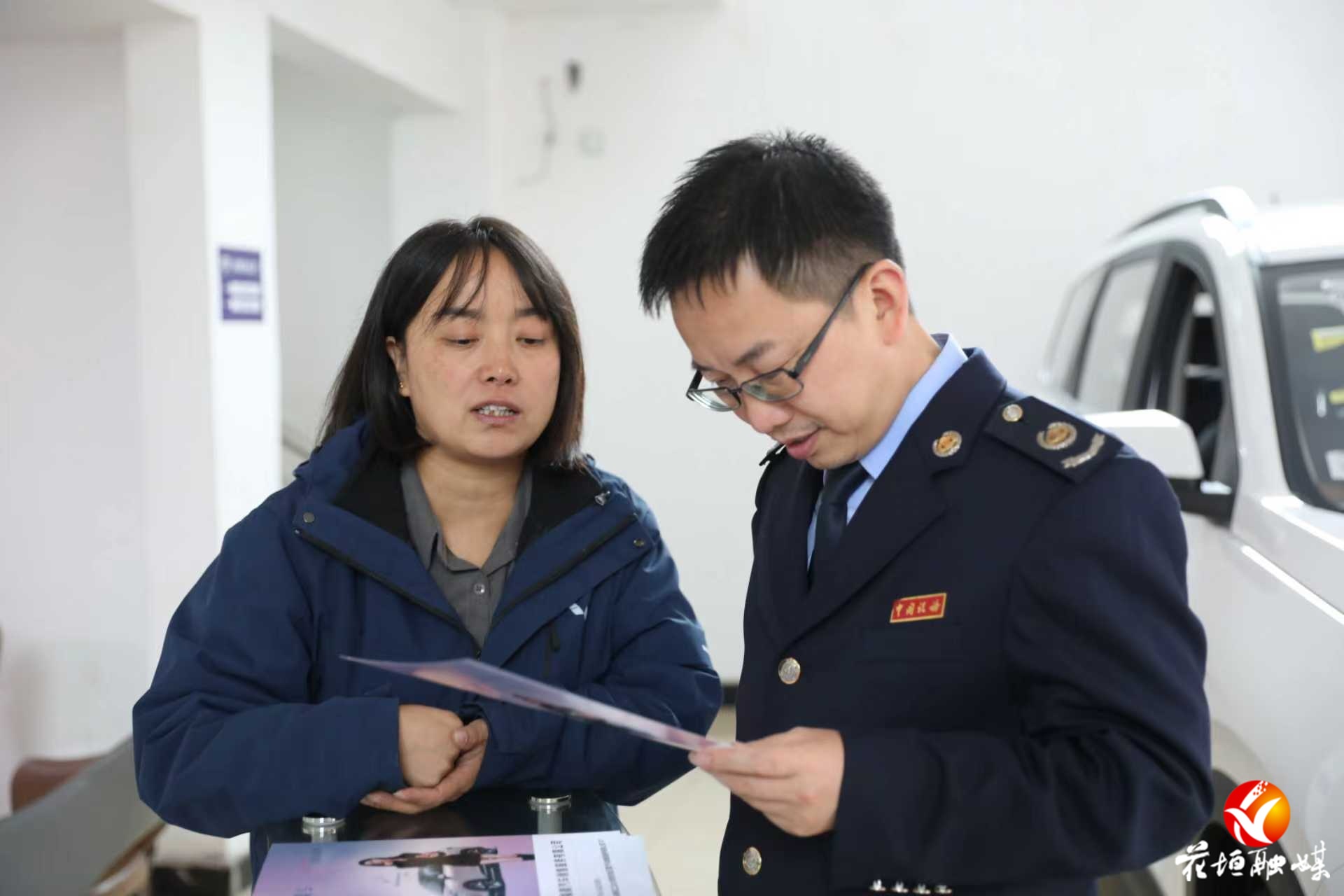 花垣税务“专班下沉”送政策 “靶向服务”解难题