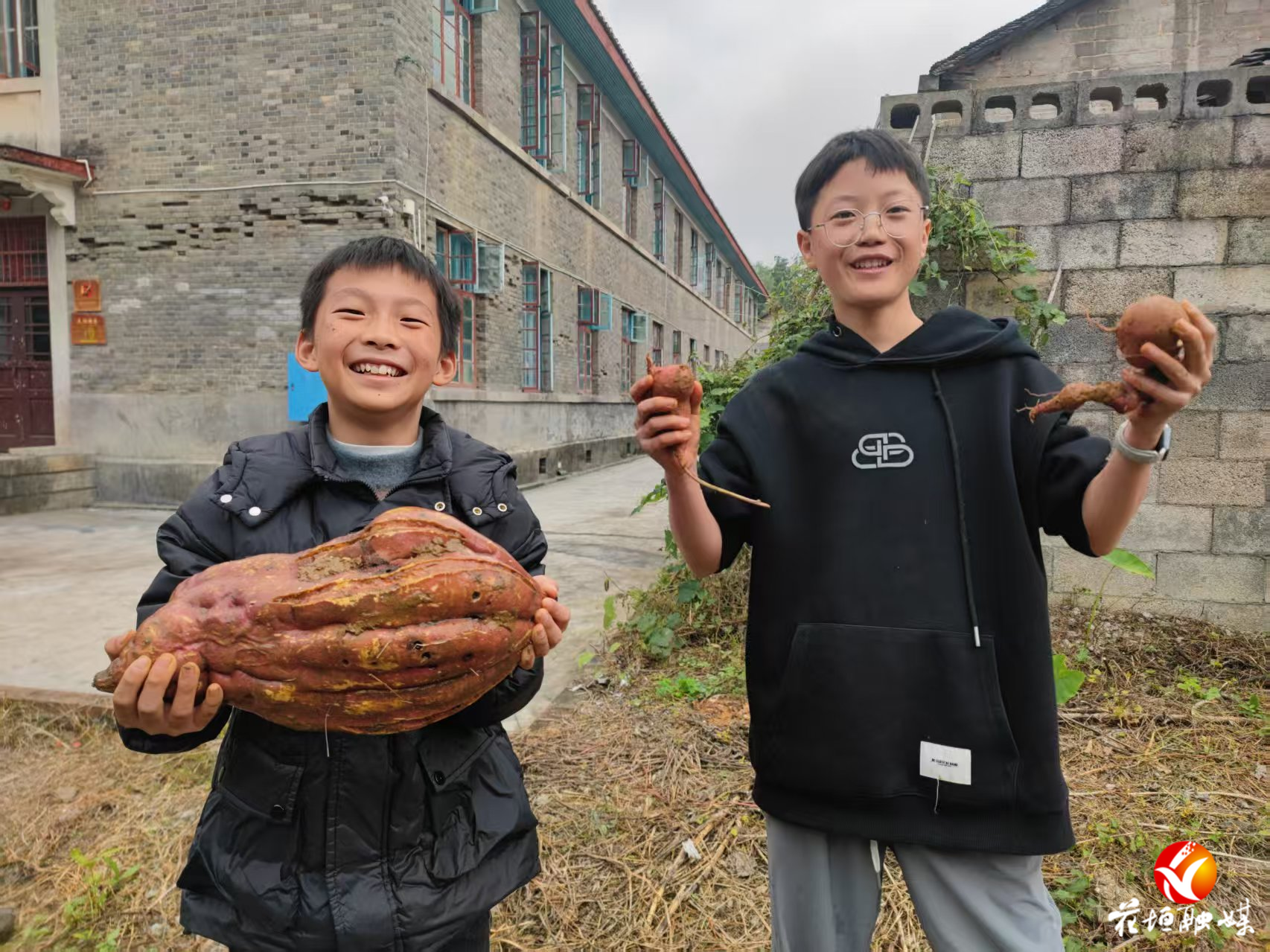 花垣县第三中学开展校园劳动实践活动