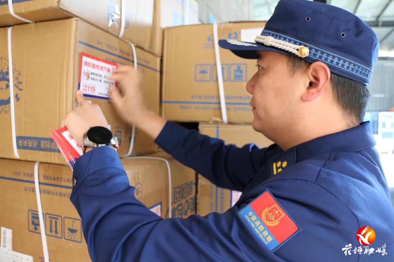 花垣消防：消防小贴士“搭”快递“顺风车”筑牢冬季防火墙