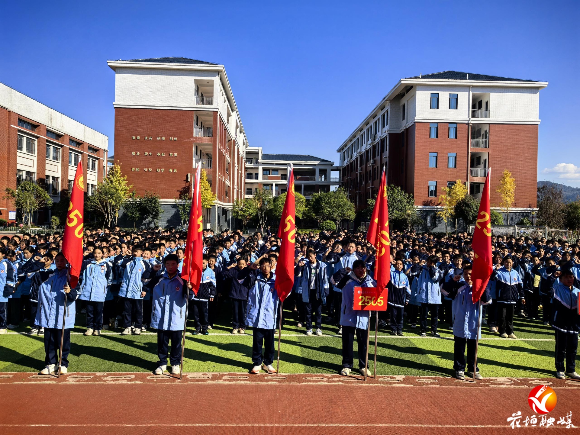 边城初级中学：多彩活动润校园，育人理念促成长