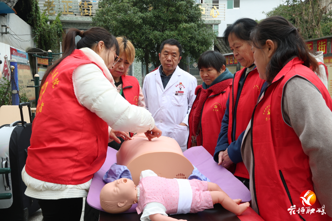 名医面对面，健康零距离｜花垣县人民医院在老正街社区开展免费义诊活动