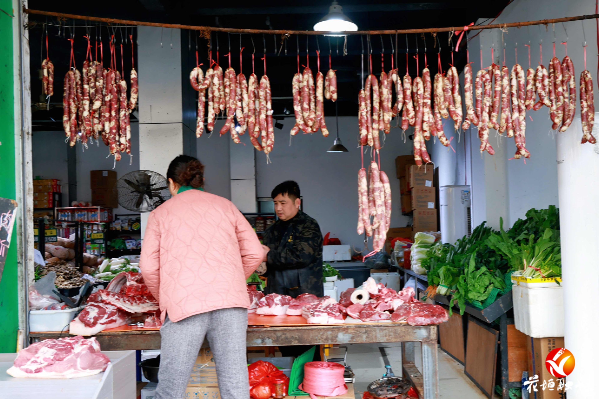 天越冷，活儿越火！看花垣这家生鲜店如何“拿捏”冬天的胃