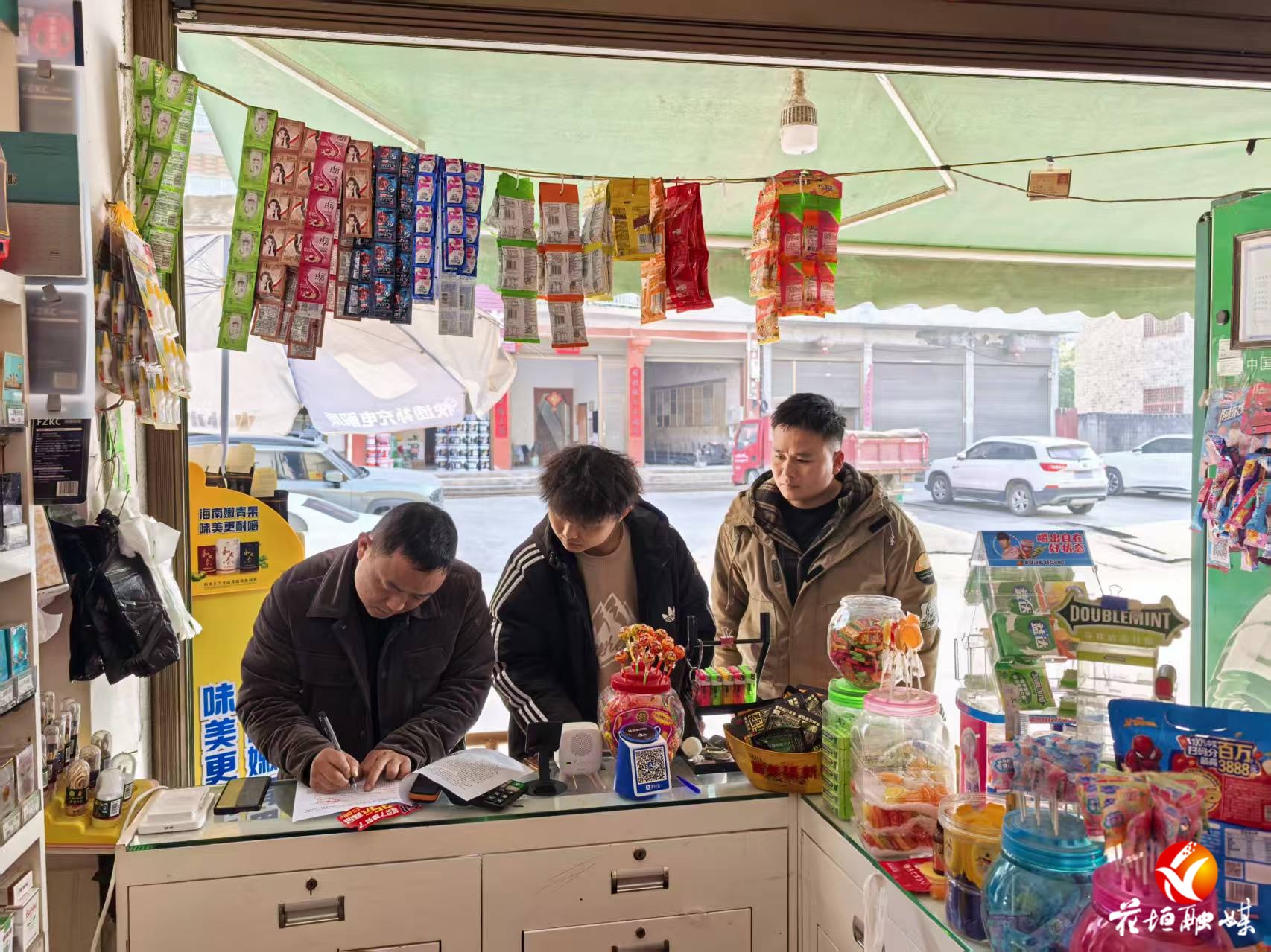 边城镇：部门联动强化烟花爆竹禁放宣传 筑牢景区安全防线