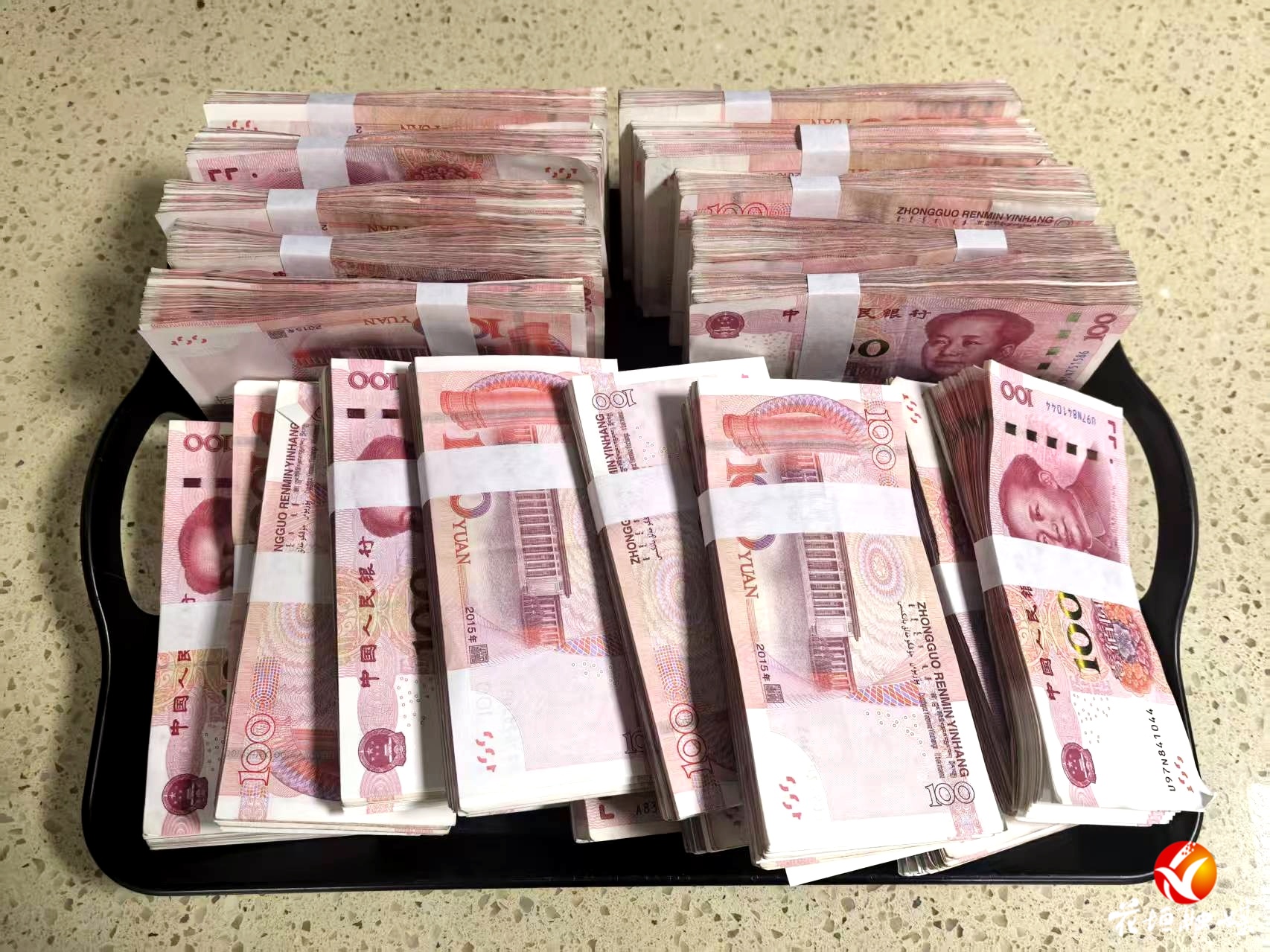 网恋遇上“高身份精英”？别信！花垣李女士被骗24万，还好警方全追回！