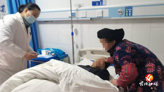 寒冬中的温暖：吉卫镇“敲门行动”守护独居老人平安