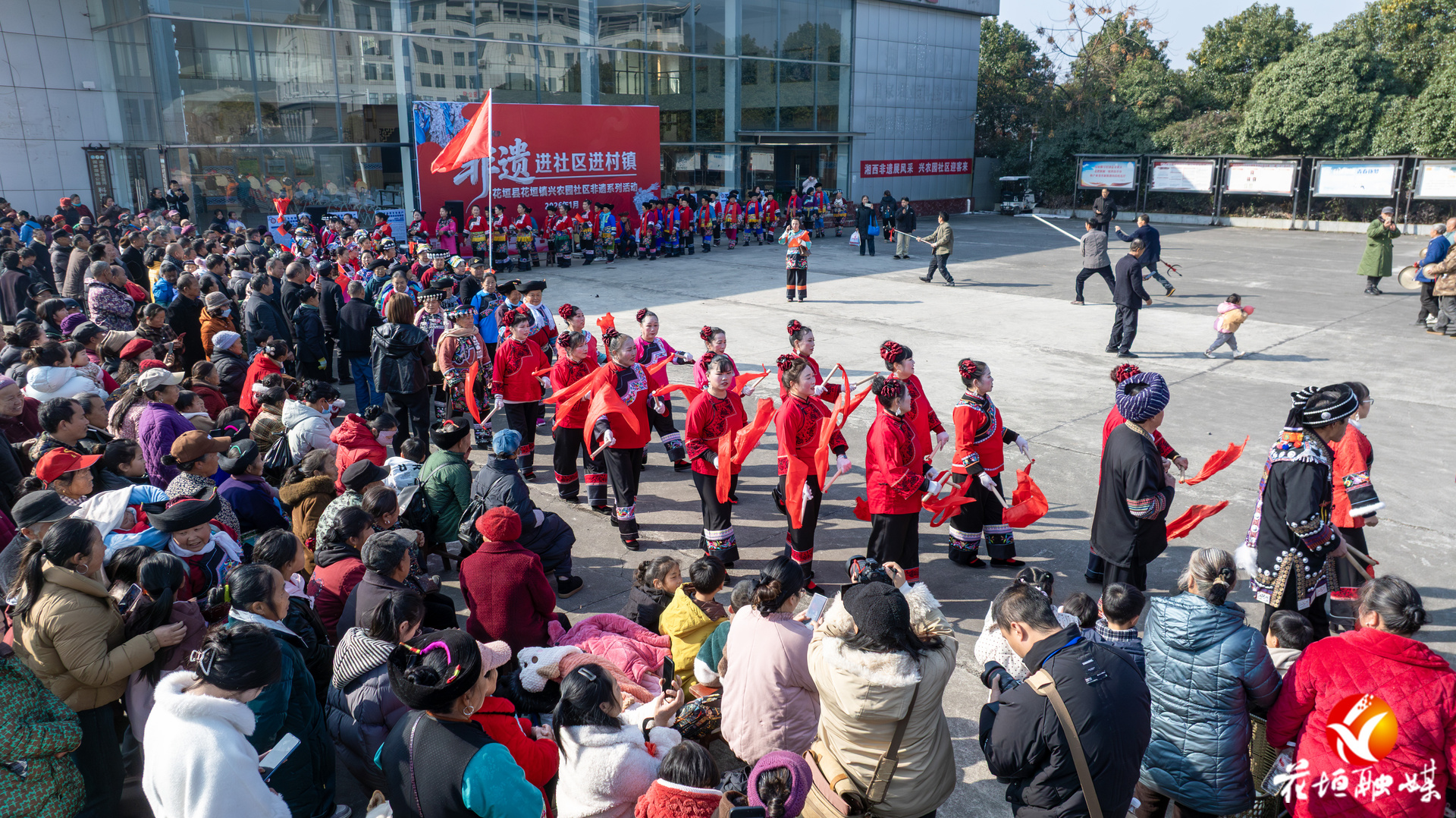 花垣镇兴农园社区：欢欢喜喜过苗年！