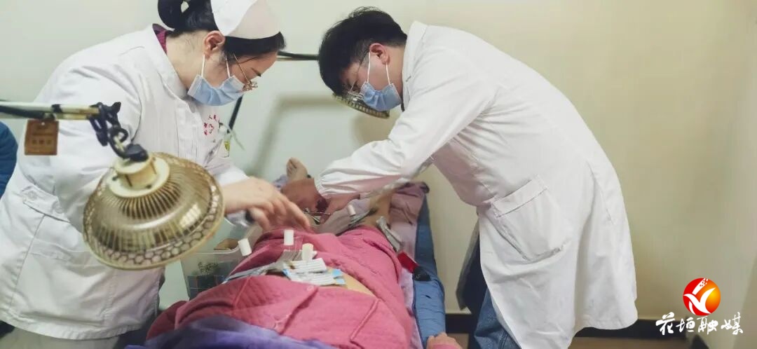 花垣县人民医院中西医结合康复治疗显成效 重症后遗症老人恢复行走与自理能力