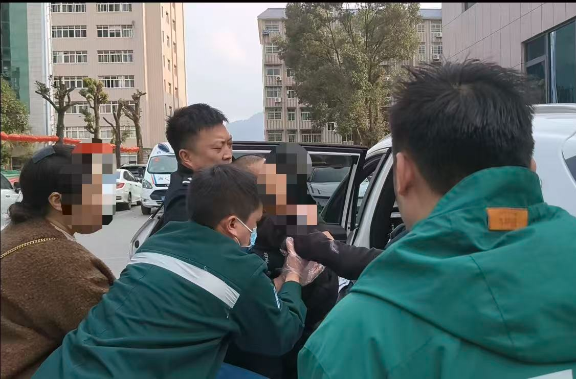 争分夺秒！花垣公安交警为护航生命“狂飙”