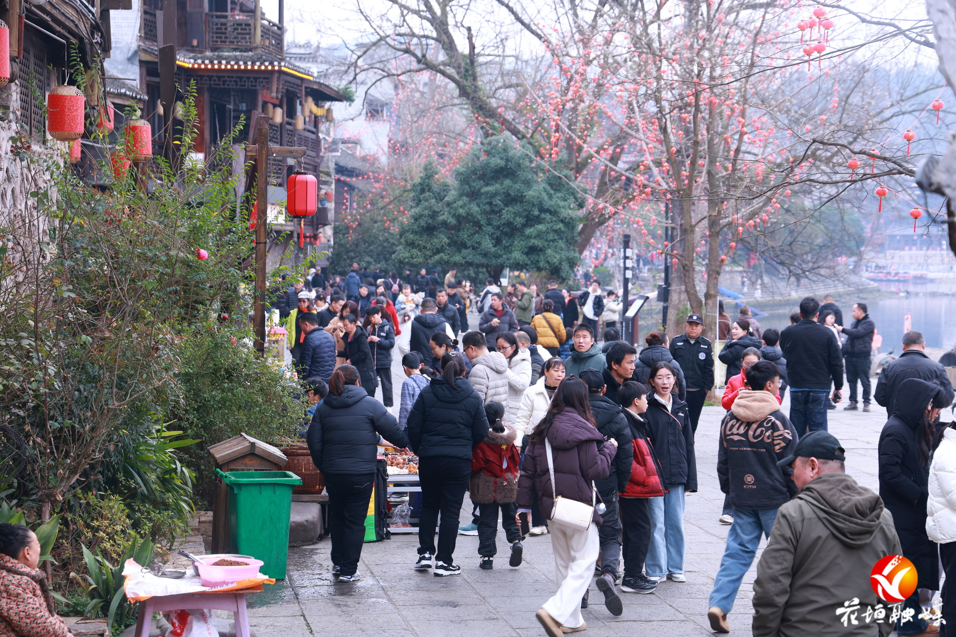实景演出、水上巡游、年货集市乐不停！ 大年初二边城茶峒好闹热！