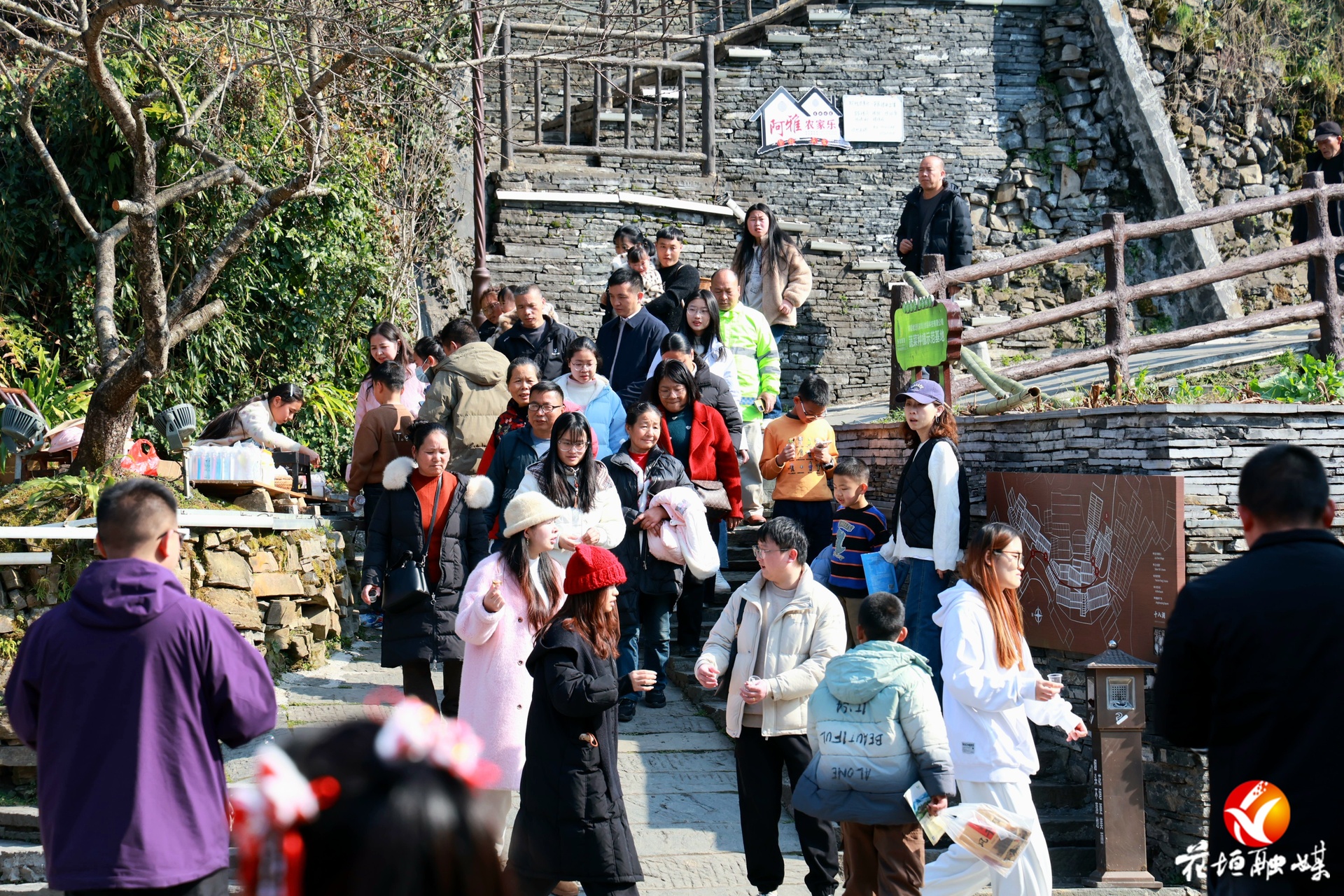 十八洞村迎来新春旅游热潮