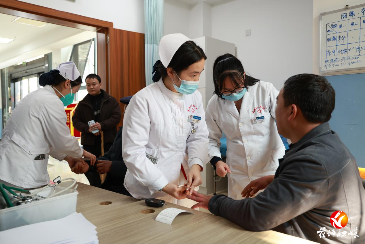 新春走基层｜急诊室的年味：为生命“守岁”的人