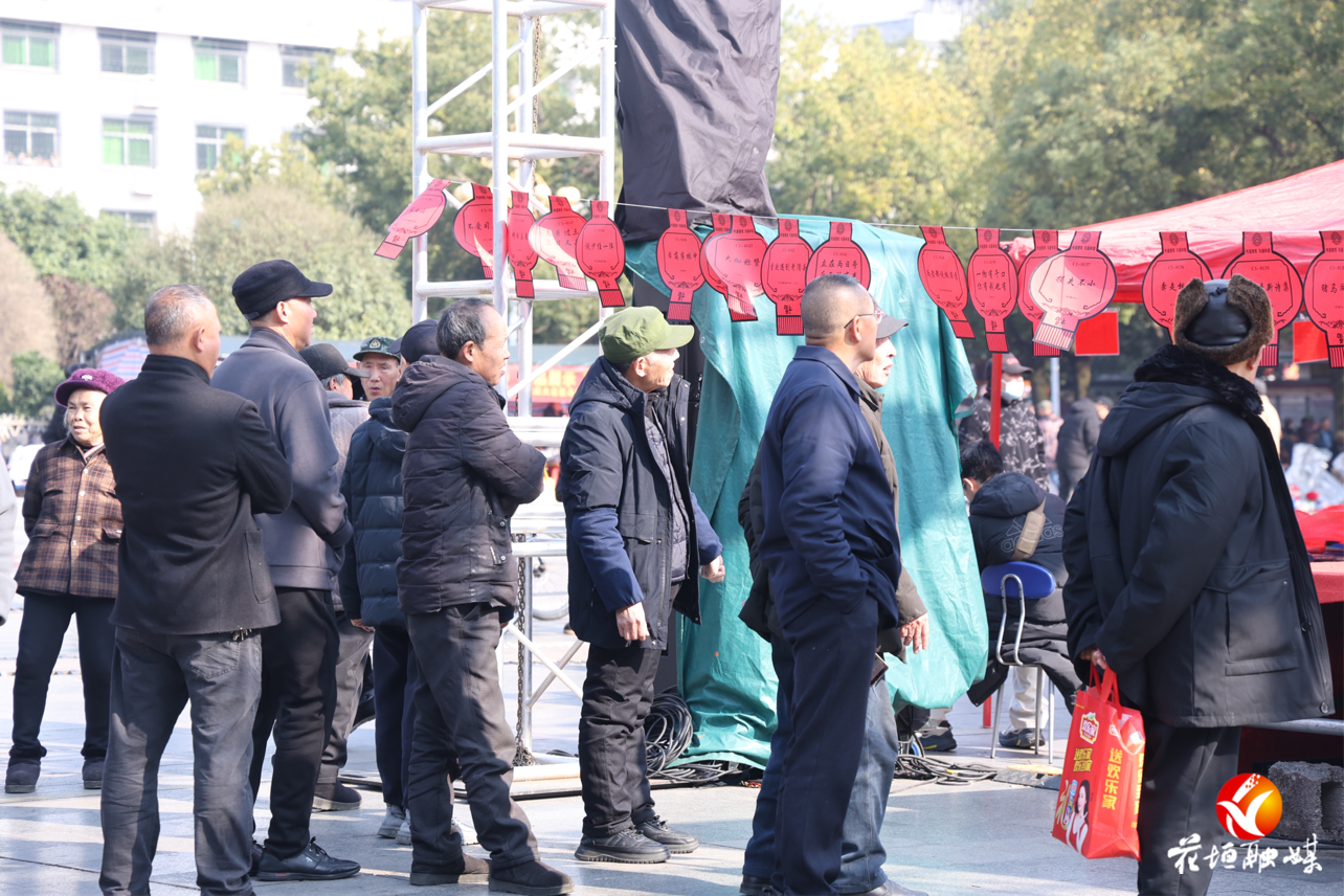 边城广场张灯结彩 千条灯谜闹春迎福