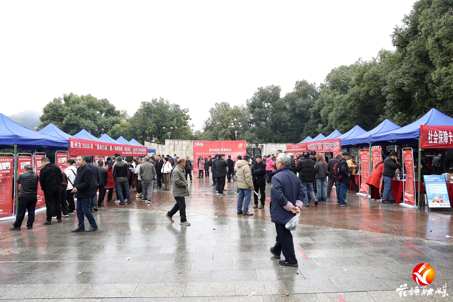 春风送岗！花垣这场“就业赶集”专场招聘，“1000+”岗位送到家门口