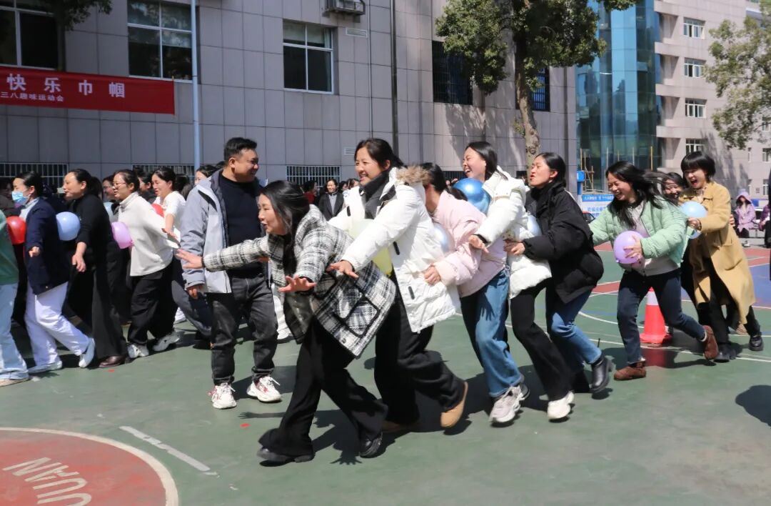 花垣县人民医院：趣味活动庆“三八” 展现巾帼“她”力量