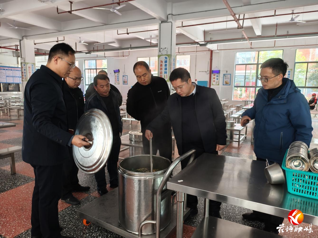 花垣县教体局开展校园餐专题调研