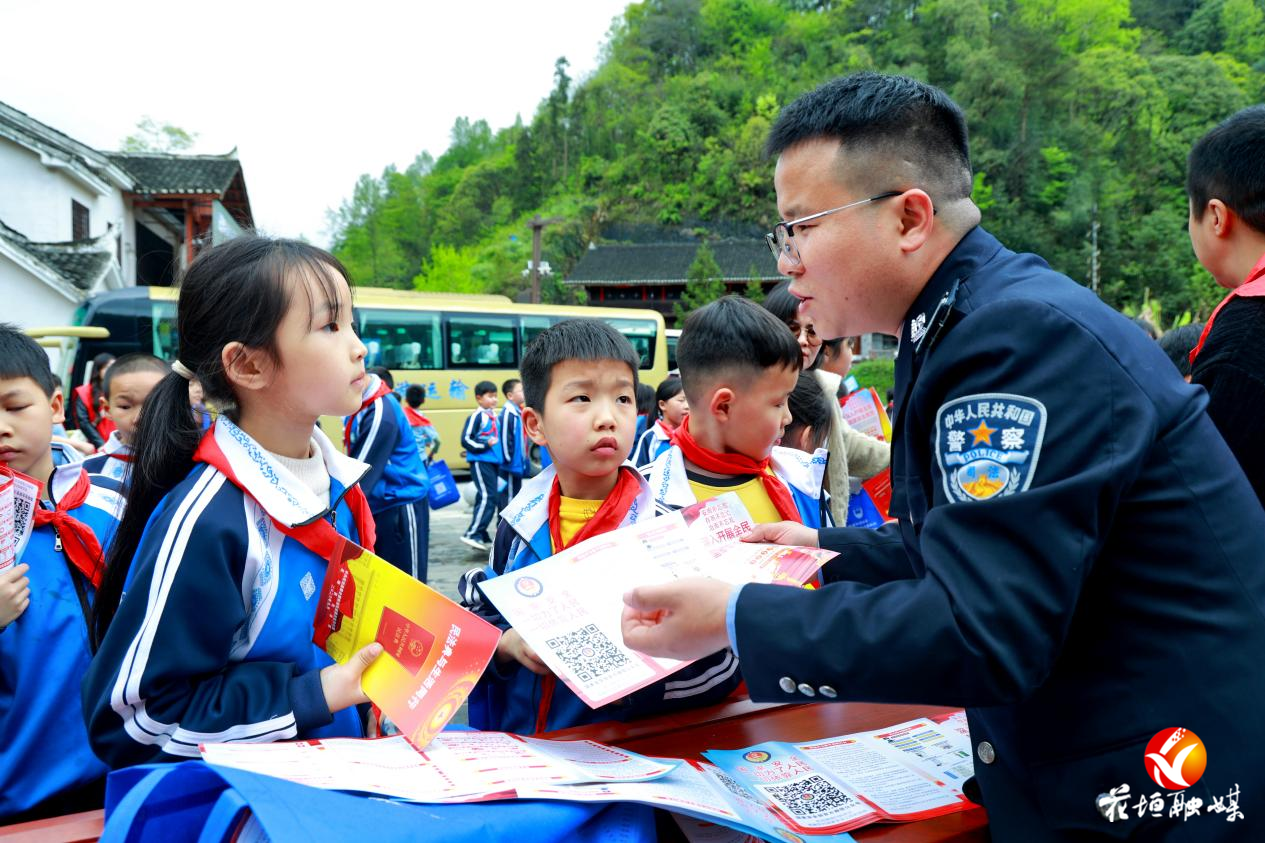 苗歌传唱，入户宣讲！花垣县“4·15”全民国家安全教育日系列活动在十八洞举行
