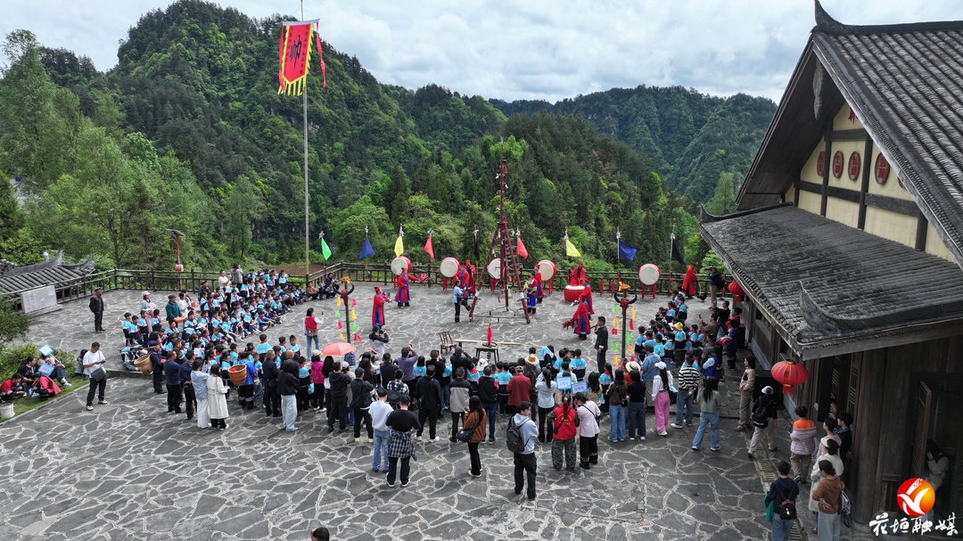十八洞景区备战“五一”小长假 非遗“上刀山”邀客来