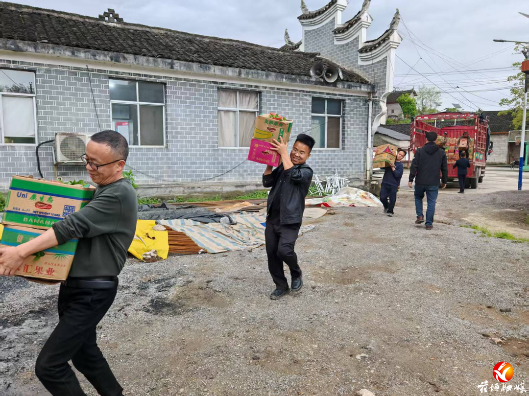 送苗到户促增收！雅酉镇发放74.88万株辣椒苗 点燃乡村振兴新希望