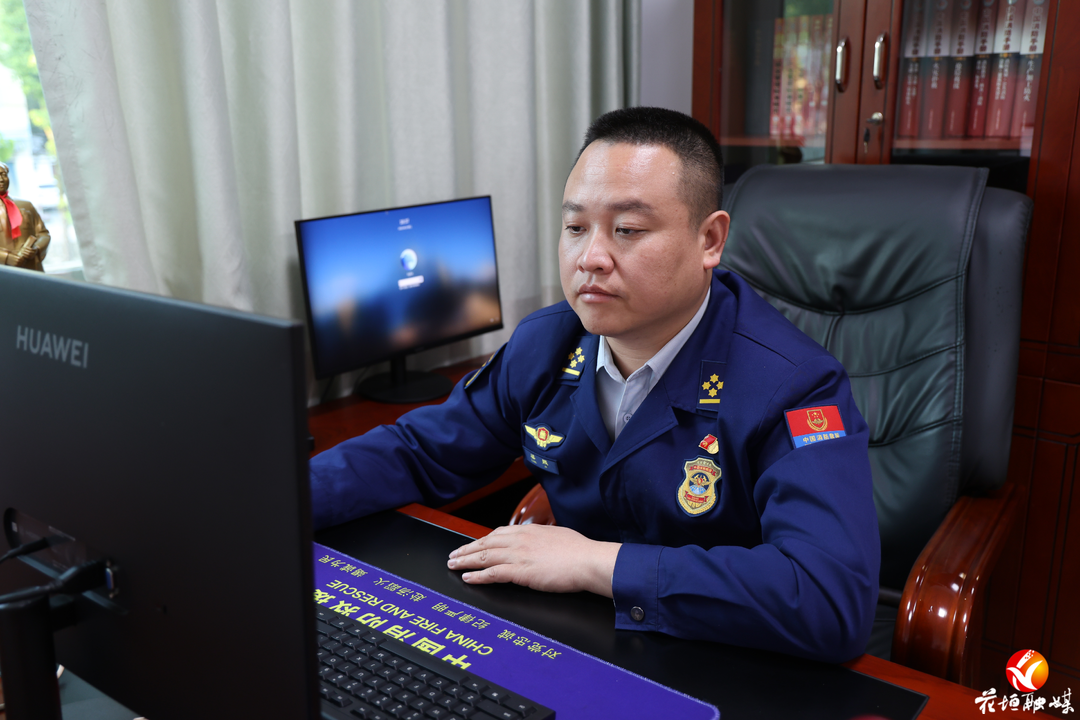 全国青年先锋梁熙：火焰蓝守沃土 青春担当守护万家平安